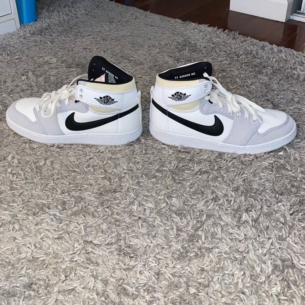 AJKO1 - New! Nike Size 11 men